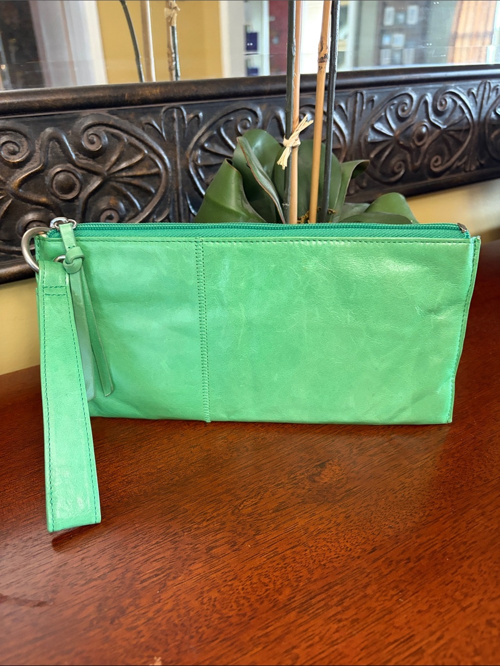 HOBO Vida Large Leather Wristlet Clutch in Mint